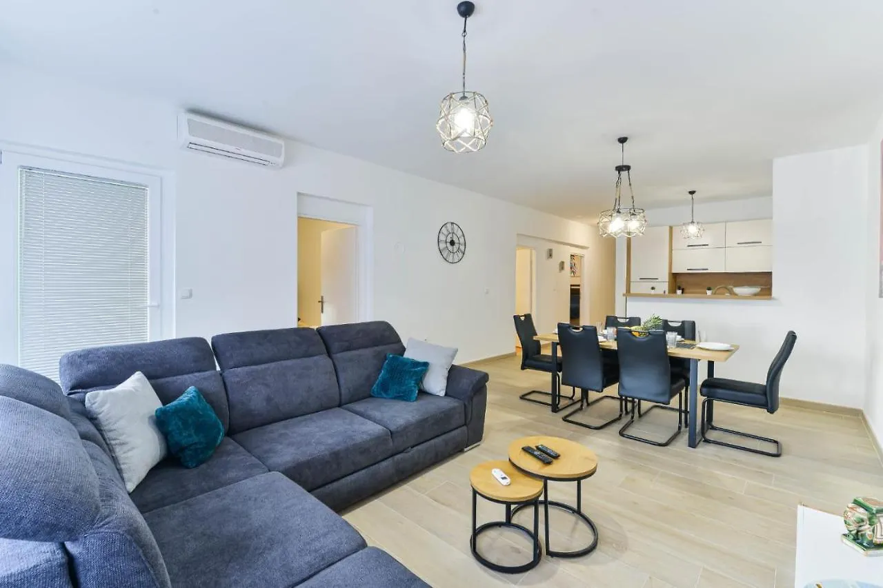 Apartment Nevera In Zadar